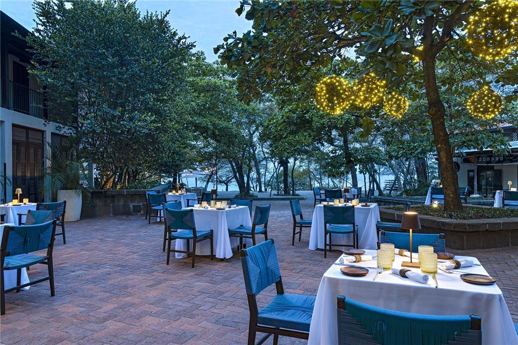 Santarena Hotel At Las Catalinas Restoran gambar